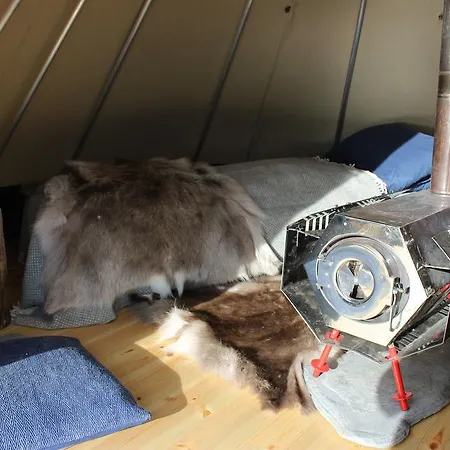Arctic View Glamping & Restaurant خيمة فخمة Havøysund